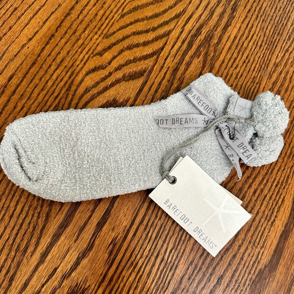Barefoot Dreams Accessories - BAREFOOT DREAMS CozyChic Women's Pom Pom Ankle Socks NWT